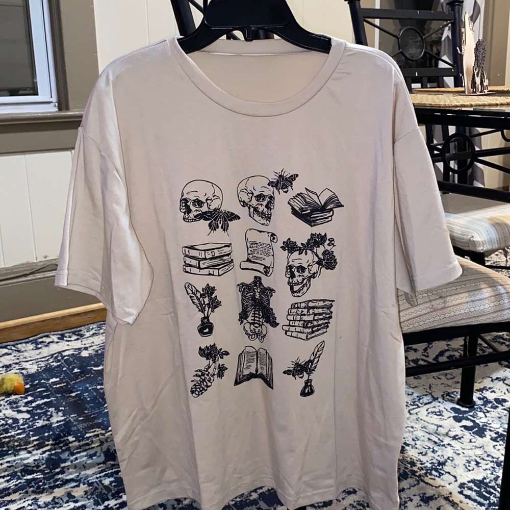 Brand new, never worn. Graphic tee from shein, size large.